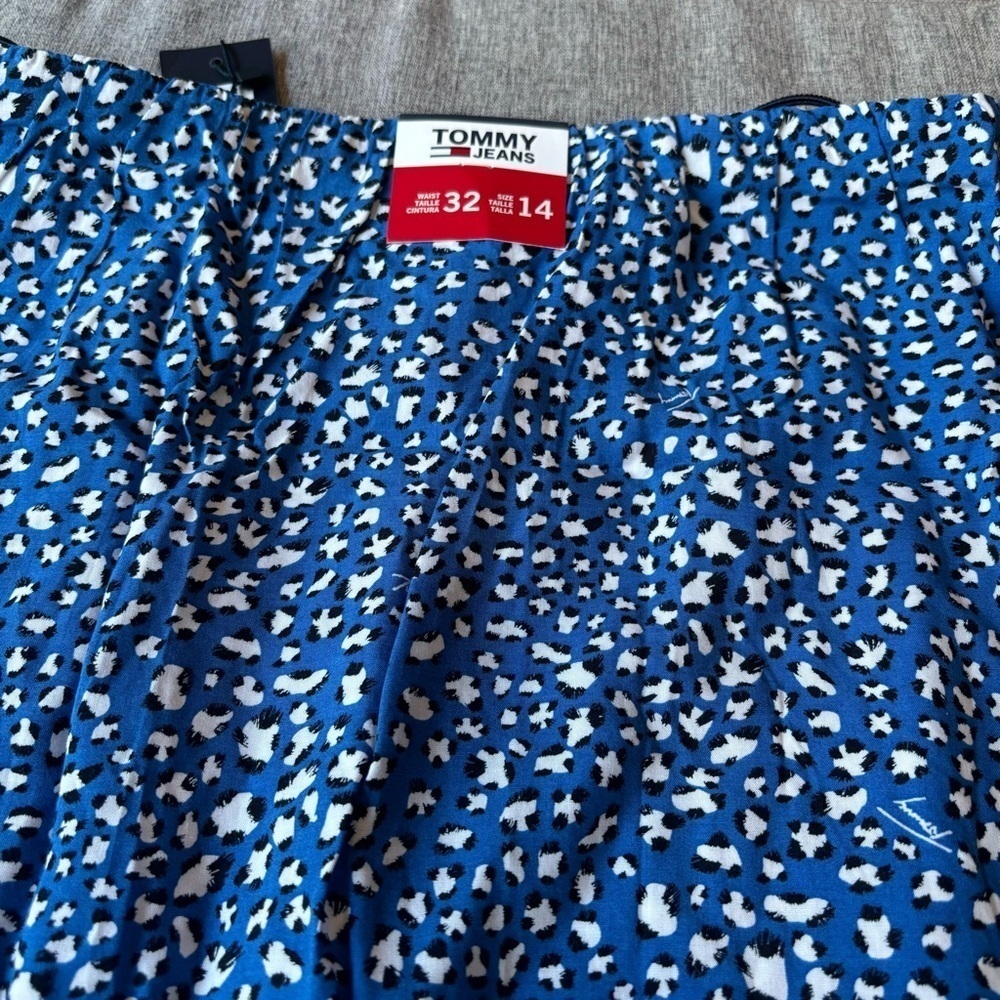 Tommy Hilfiger Adaptive Tommy Print Midi Skirt with Pull Up Loops, Size 14 - Picture 2 of 8